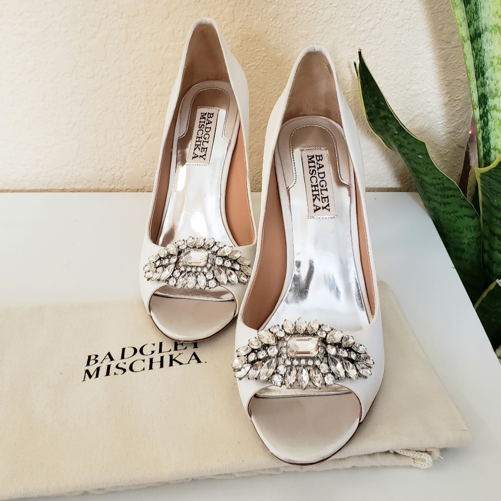 Badgley Mischka Embellished White Satin Heel Shoes